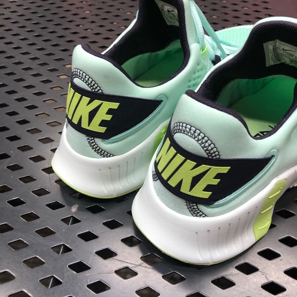 Nike Free Metcon 4 Sneakers - Picture 9 of 15